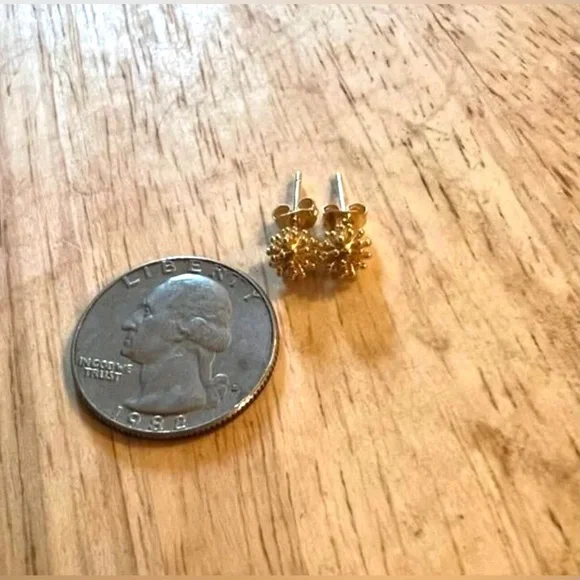 “Dandelion Balls” 18K Gold Tiny Dainty Spikey Flower Orb Firework Explosion Stud - Picture 6 of 12